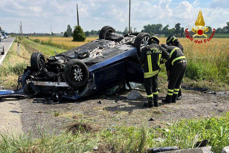 Incidente Stradale A Bomporto Si Ribalta Con L Auto Un Ferito