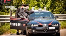 Ballerina offre soldi ai Carabinieri per evitare la multa e si prende due denunce