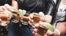 Il fenomeno del “binge drinking”: come i giovani abusano di alcolici