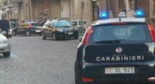 Mirandola, danneggia con un sasso l’auto della ex