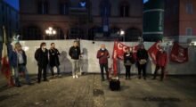 Mirandola, la Cgil in piazza contro l’aggressione squadrista alla sede romana: “Difendere il sindacato è difendere la democrazia”