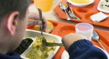Maxi-bolletta per la mensa a San Felice, l’ira dei genitori sui social. E negli altri comuni?