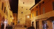 Nonantola celebra il trentennale del 118 illuminando di blu la Torre dei Modenesi