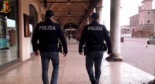 Stretta della polizia sugli ubriachi molesti in piazza Martiri a Carpi