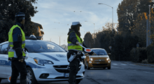 Guida senza patente: veicolo sequestrato e sanzioni per oltre 5mila euro