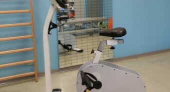Ospedale “Ramazzini”, da A.L.I.C.E. Carpi Odv una nuova cyclette per i pazienti colpiti da ictus