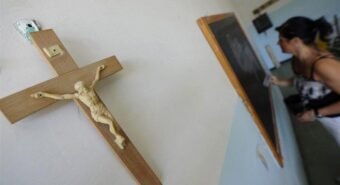 Carpi, alle scuole “Focherini” tolti i crocifissi dalle aule: è polemica