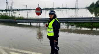 La Polizia Locale si mobilita per l’alluvione in Emilia-Romagna: sul posto gli agenti di Mirandola e di Modena