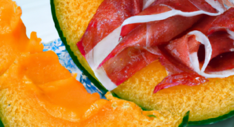 Ricette estive senza fornelli: Prosciutto e melone, mozzarella e pomodoro