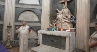 Nella chiesa di San Vincenzo codici QR per tradurre le iscrizioni in latino