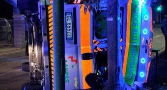 Incidente a Camposanto, si ribalta ambulanza: due feriti