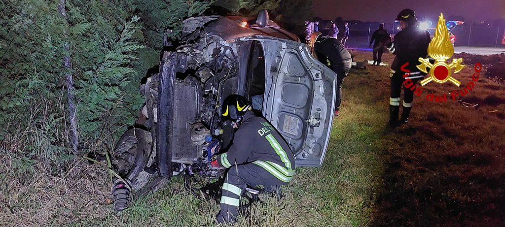 Dramma In Strada Contrada: 24enne Finisce Fuori Strada E Muore Sul ...