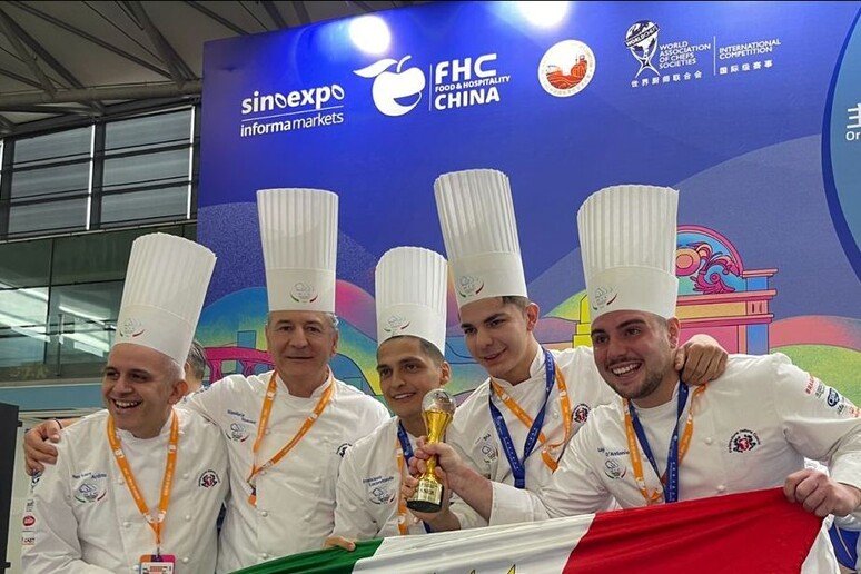 Il pasticcere di Mirandola Luca Bnà con la nazionale di cuochi vince anche in Cina