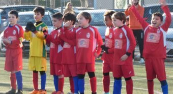 Giornata dei calzini spaiati, i bimbi del Rivara portano sul campo di calcio il messaggio di diversità, inclusività e rispetto reciproco