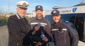 Polizia Locale di Mirandola, nasce l’unità cinofila: gli agenti Zoni e Cardella affiancati dal pastore belga “Thor”