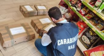 I Nas trovano cibo per animali scaduto: sequestro e multa al negozio modenese
